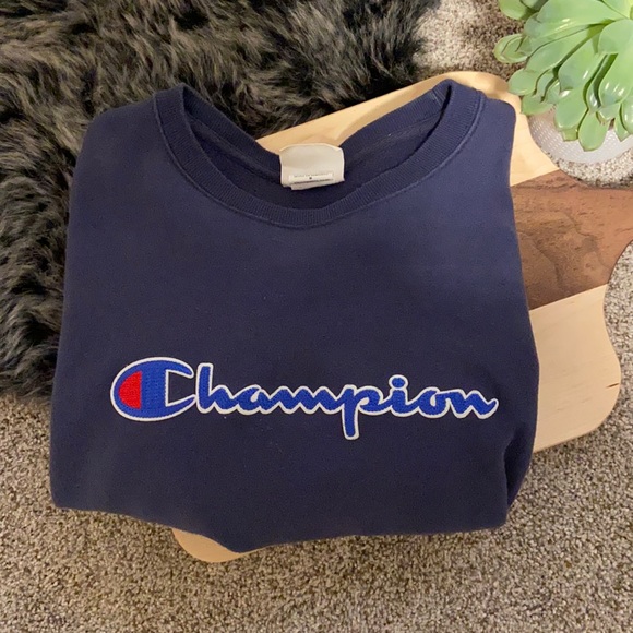 Navy blue vintage champion crew neck. 82% cotton 18% polyester - Picture 1 of 2